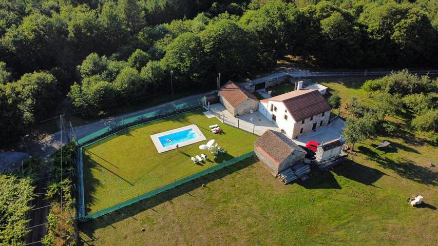 Apartamento para 8 personas, con Balcón y Terraza además de Jardín y Piscina en Teo 