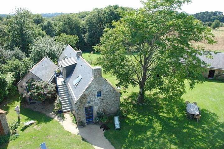 Chambre d’hôte pour 5 personnes, avec Terrasse et Jardin ainsi que Piscine et Vue