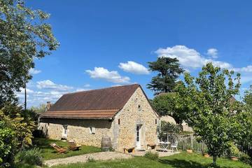 Gîte pour 2 personnes, avec jardin et terrasse à Queyssac