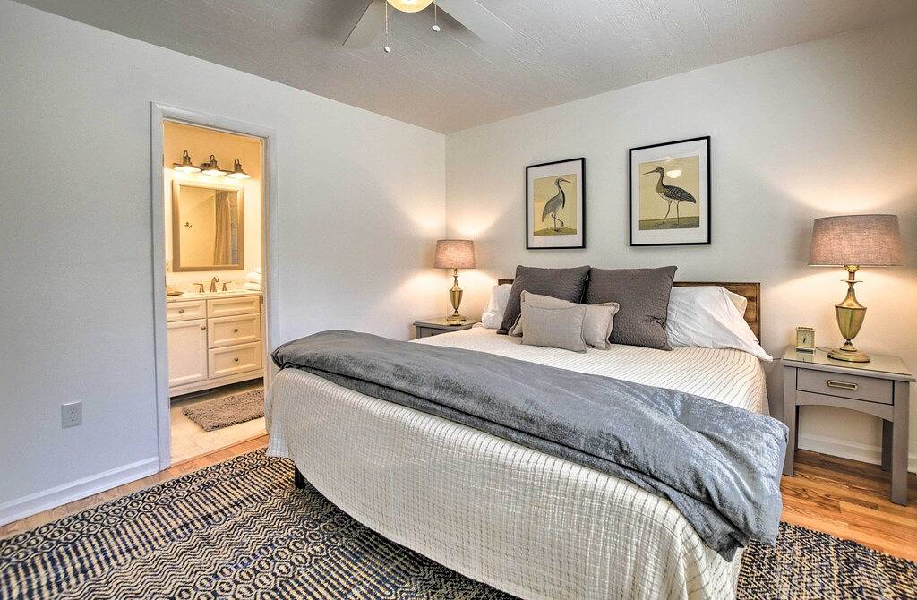 Oak Island Cottage: Minutes to Long Beach! in Oak Island (NC), Brunswick County