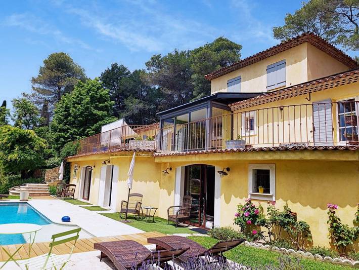 Chambre d’hôte pour 3 personnes, avec piscine et jardin à Roquefort-les-Pins