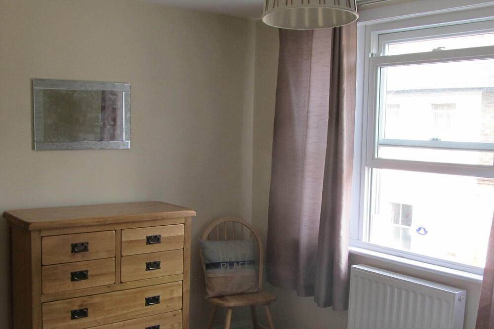 Chloe Cottage - Family friendly fishermans cottage close to the beach and harbou in Whitstable, Kent