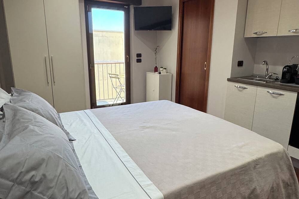 Entire apartment, House Zeta Carmine Square in Reggio Calabria, Reggio Calabria Province