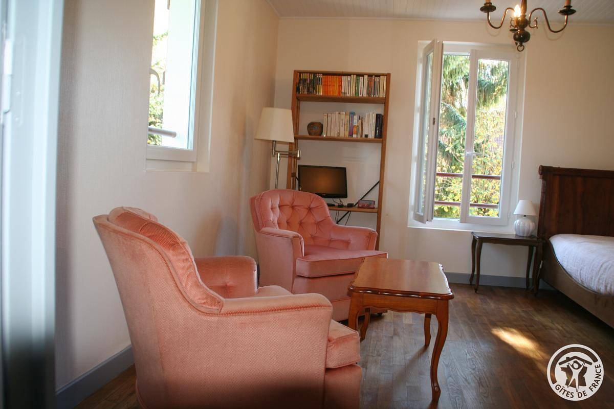 Gîte für 2 Personen mit Terrasse in Naves, Tulle und Umgebung