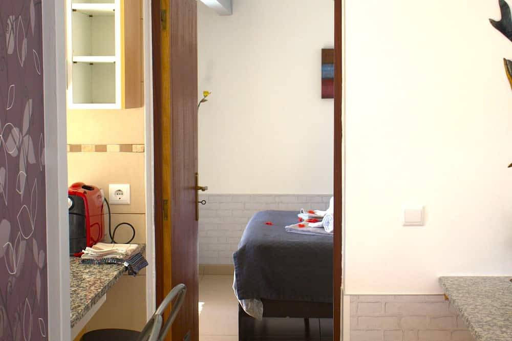 Offer 2020 Villa Clajessi - 4 Persons in Albufeira, Distrito de Faro