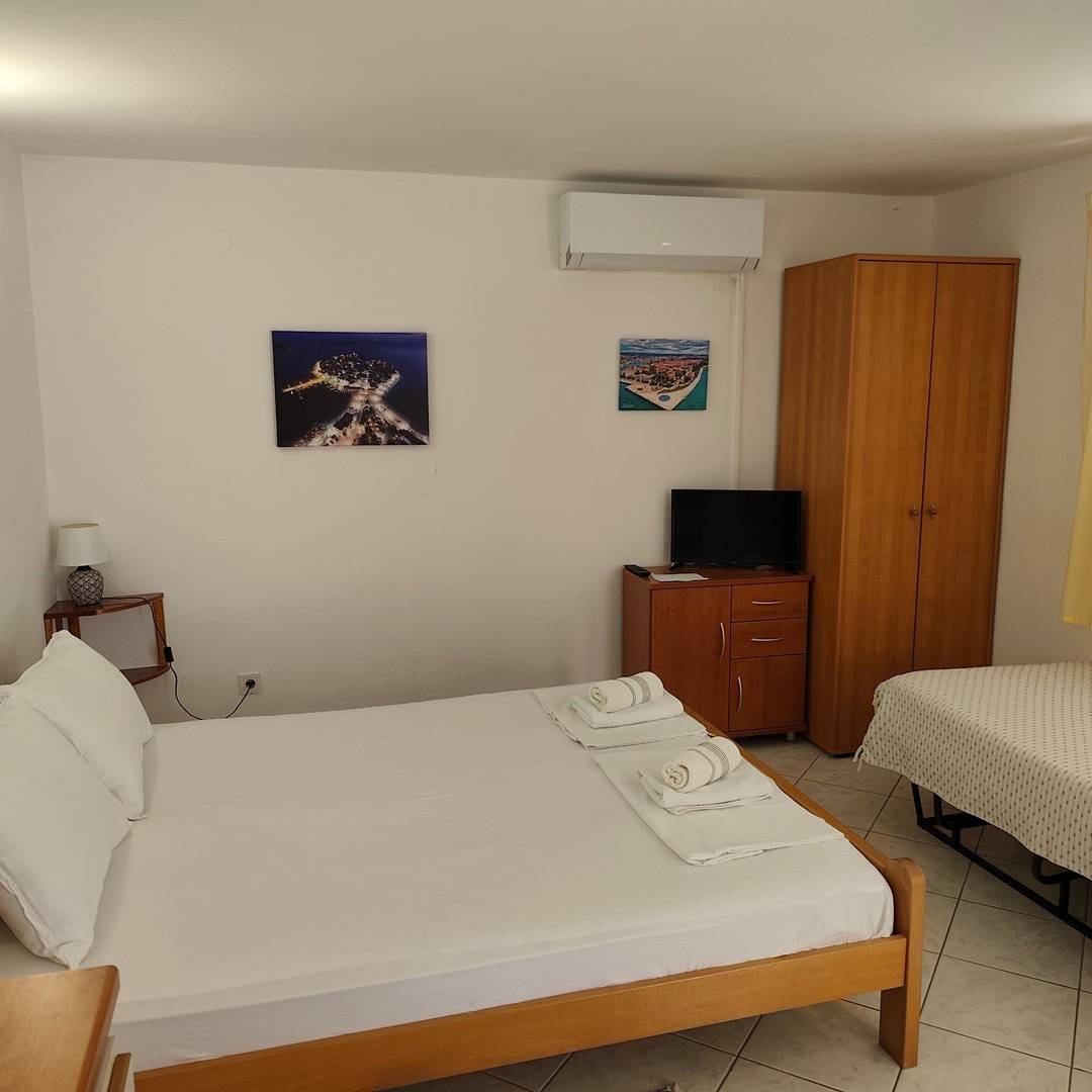 Ganze Wohnung, Ferienwohnung für 3 Personen mit Balkon/Terrasse in Primošten, Šibenik-Knin
