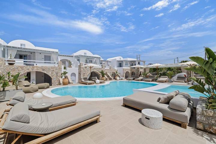 Apartahotel para 2 personas, con jardín además de jacuzzi y piscina en Santorini