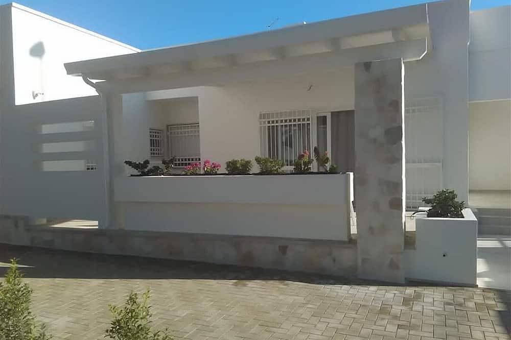 Splendid Villa With Pineta A Few Meters From The Sea in Torre Lapillo, Gulf of Taranto
