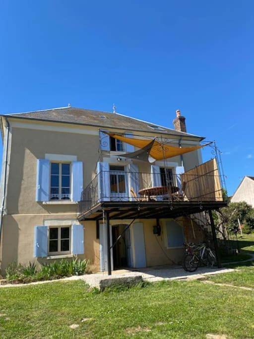 Location de vacances pour 12 personnes, avec vue et jardin dans Treigny-Perreuse-Sainte-Colombe - 4