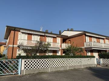 Ferienwohnung für 5 Personen, mit Garten und Terrasse in Marina di Massa