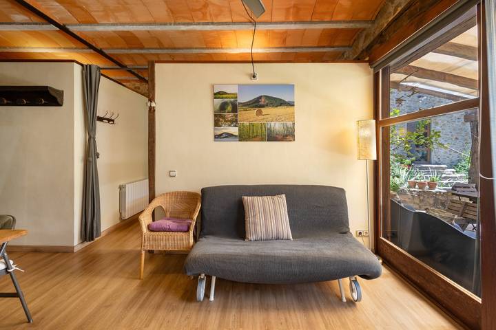 Hel lejlighed, La Cabana in Mieres: Apartment with Private Pool, Garden, and Mountain Views in Mieres, Garrotxa
