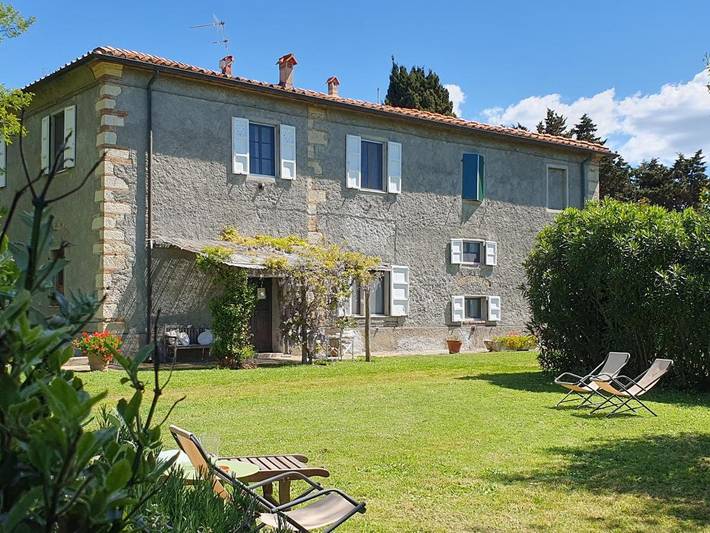 Appartamento per 3 persone, con panorama e piscina nonché giardino in Mazzanta
