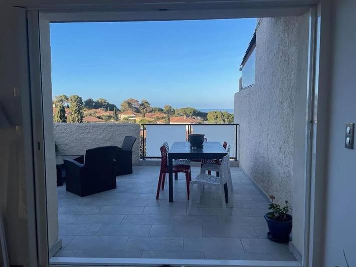 Gîte pour 7 personnes, avec vue et terrasse dans Gare du Club Med Cocody - 2