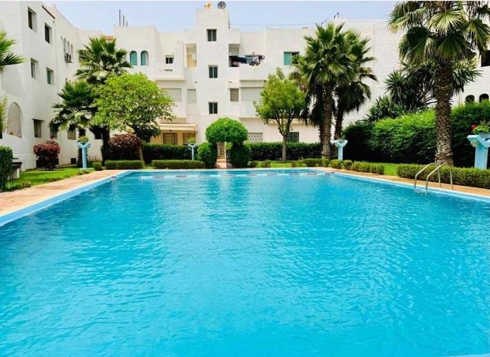 Appartement de vacances pour 6 personnes, avec piscine ainsi que terrasse et jardin