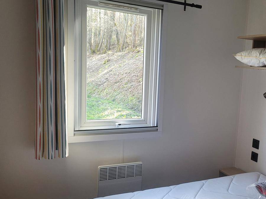 Flower Camping Ser Sirant - Mobilheim 6 personen - Mh Premium Riviera 32m² - 3 Schlafzimmer+ halbüberdachte Terrasse 15m² + Tv + Klima + Lv in Cholonge, Isère