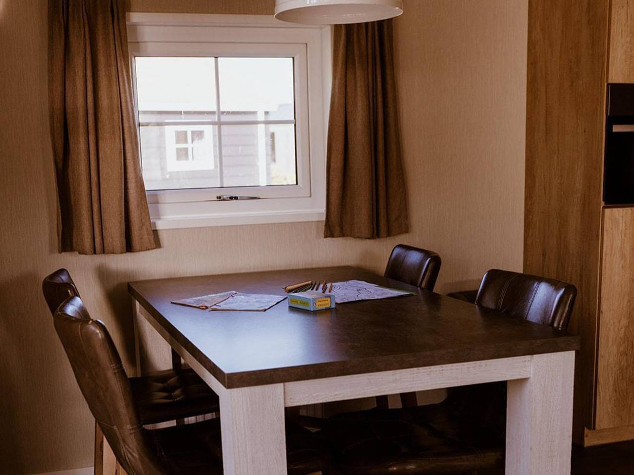 Gezellige 4-persoons lodge op vakantiepark Eigen Wijze nabij Bant in IJsselmeer