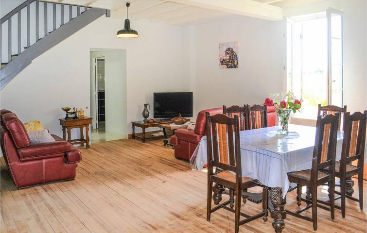 130m² Apt avec Parking, TV, Jouets & Internet près de La Dordogne in Razac-de-Saussignac, Périgord Pourpre
