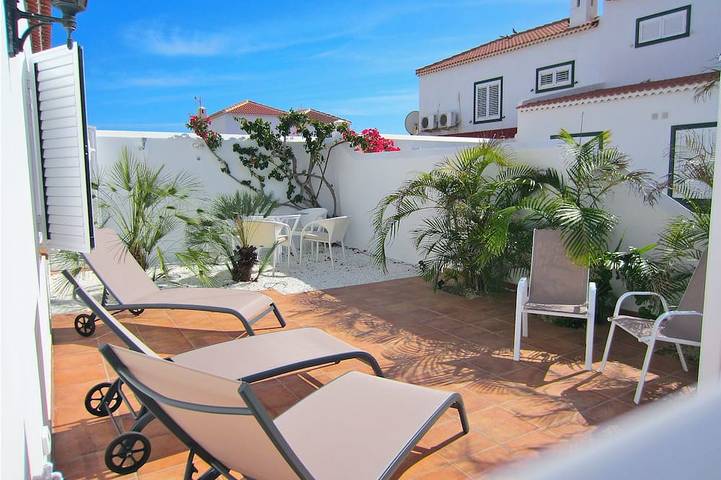 Beach house for 5 people, with terrace and garden in Tenerife