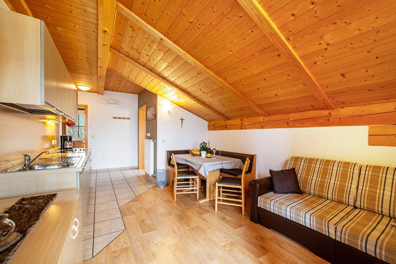 Appartamento intero, Appartamento "Lingerhof - Alpenrose" con vista sulle montagne, giardino in comune e Wi-Fi in Meltina, Alpi Sarentine