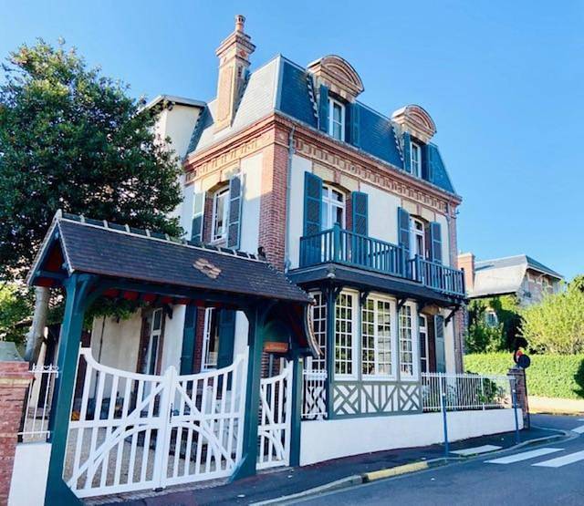 Double Room with Private Bathroom in Villers-sur-Mer, Région de Lisieux