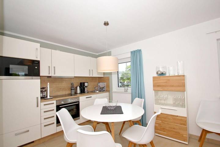 Ferienwohnung für 5 Personen, mit Balkon und Pool sowie Sauna in Lobbe - 3