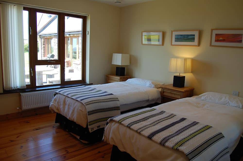 Ocean Drama-5 Bdrm Oceanfront Home, Stunning Panoramic Views Aug 22-28 Available in Kilquann Electoral Division, Dingle Peninsula