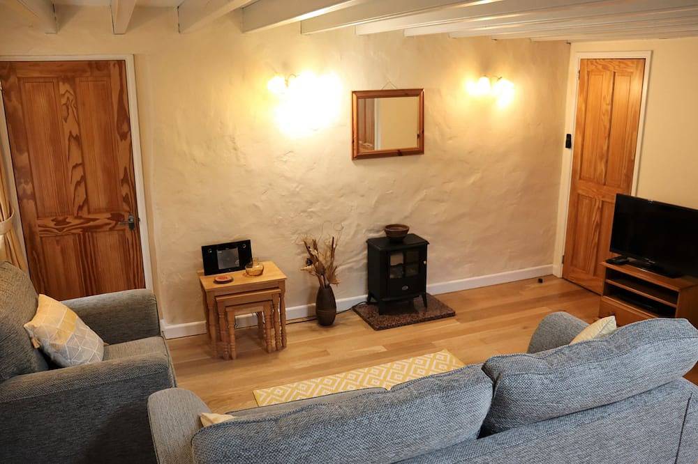 Gardeners Cottage - sleeps 4 guests  in 1 bedroom in Freshwater East, Pembrokeshire