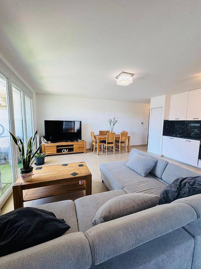 Appartement entier, One-Bedroom Apartment in Saint-Genis-Pouilly, Gex