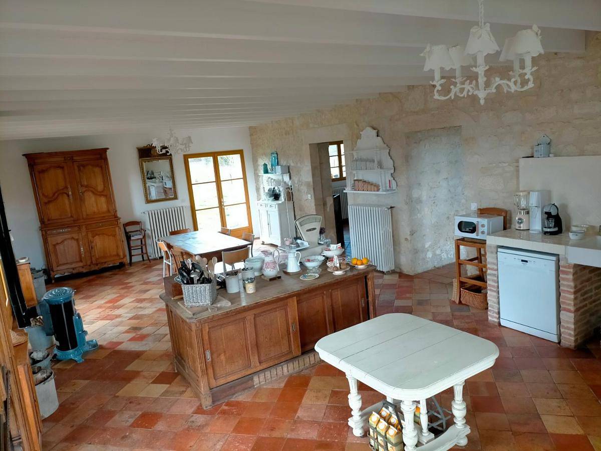 Five-Bedroom House in Saint-Germain-d'Esteuil, Région de Lesparre-Médoc