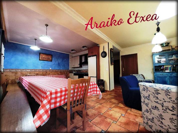 Casa de vacaciones para 17 personas, con jardín además de vistas y terraza, Se admiten mascotas en Álava - 2