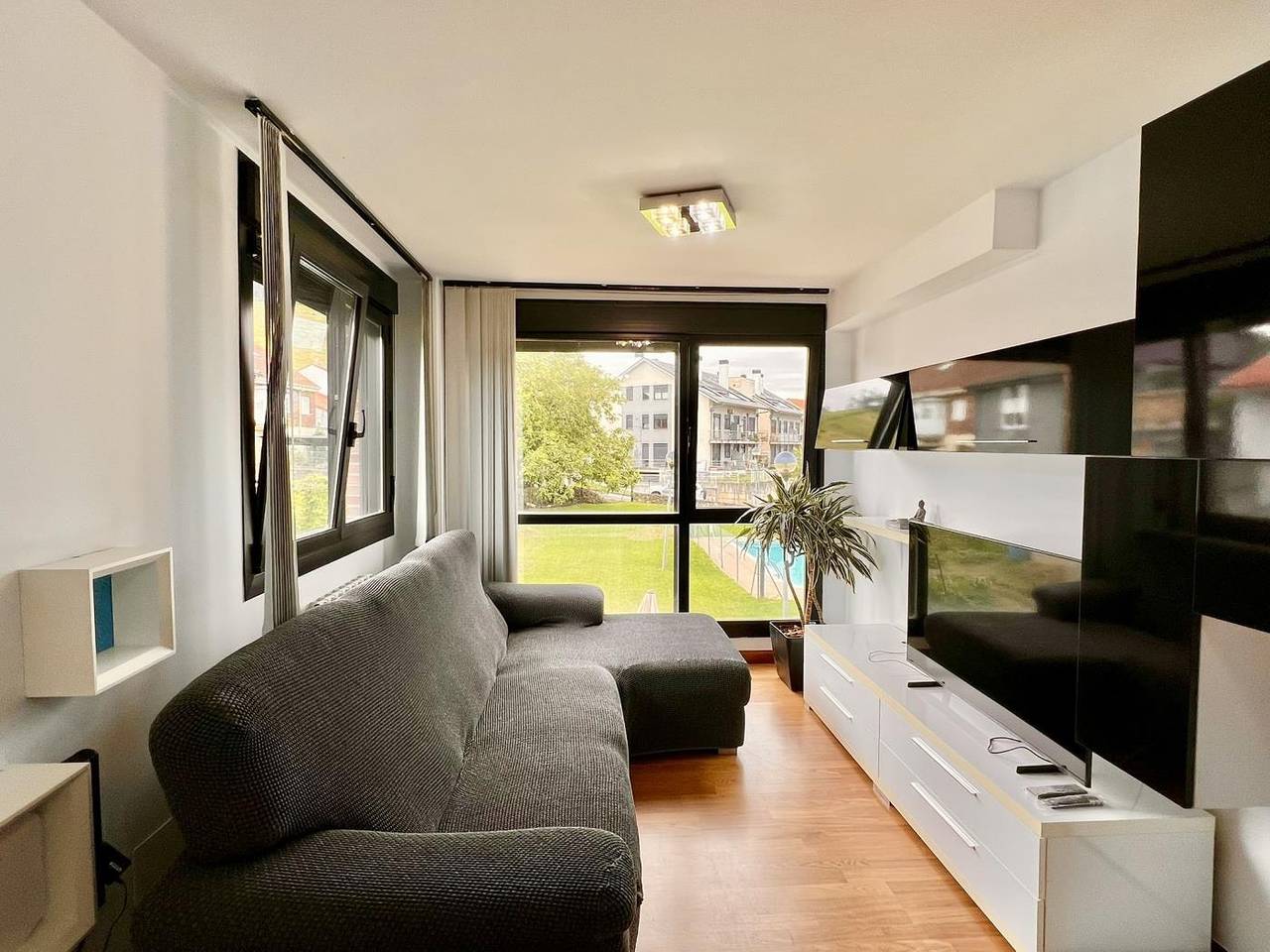 Entire holiday apartment, Great apartment with pool in Mogro in Mogro, Miengo