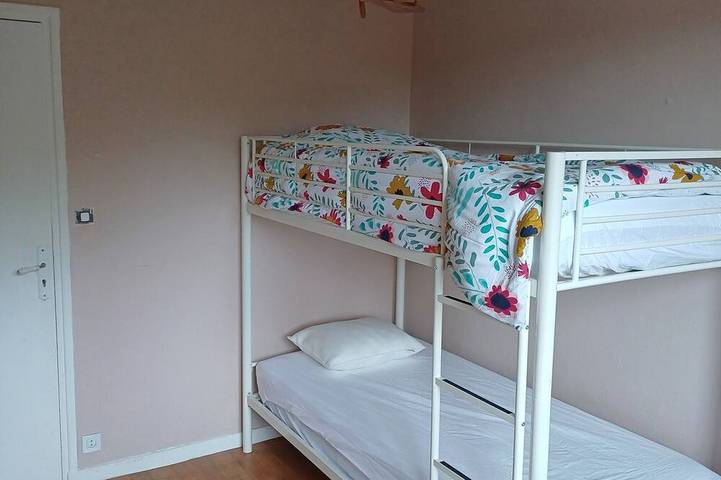 Location de vacances pour 8 personnes, avec jardin et balcon à Orbeil (Puy-de-Dôme)