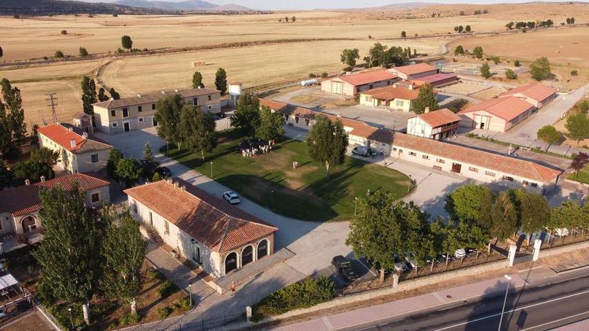 Casa de huéspuedes, con Terraza y Jardín además de Piscina y Vistas en Ávila