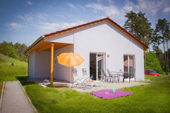 Ferienhaus für 4 Personen, mit Terrasse und Garten sowie Sauna und Ausblick am Storkower See