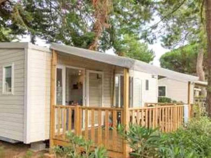 Camping pour 6 personnes, avec Terrasse et Piscine à Le Bois-Plage-en-Ré