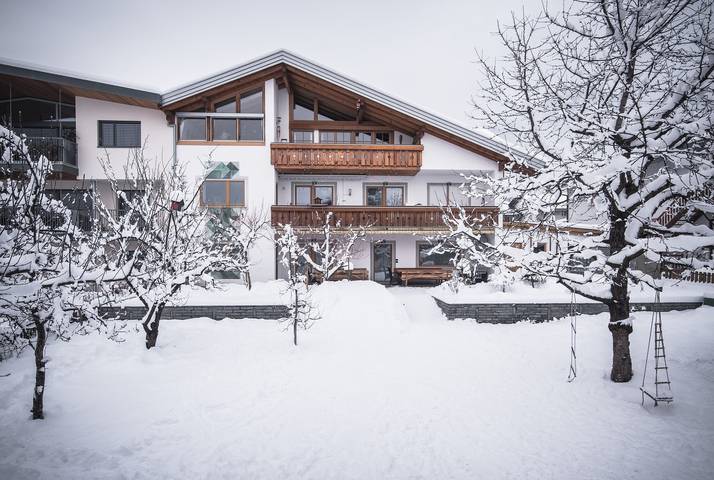 Entire apartment, Eder Apartment Neuhaus with Mountain View, Private Terrace and Wi-Fi in Gais, Kronplatz