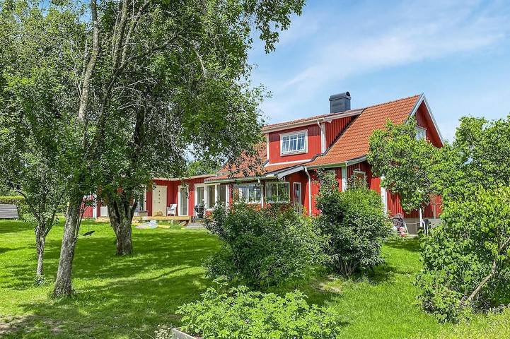 Ferienhaus für 8 Personen, mit Sauna und Terrasse sowie Garten