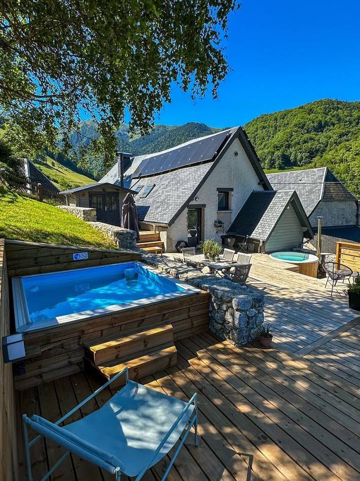 Gîte pour 5 personnes, avec Balcon/Terrasse et Jacuzzi ainsi que Terrasse et Jardin