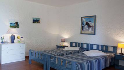 Location de vacances pour 2 personnes, avec terrasse et jardin à Cargèse