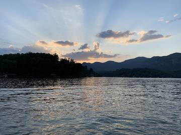 Log Cabin for 7 Guests in Rutherford County, Picture 4