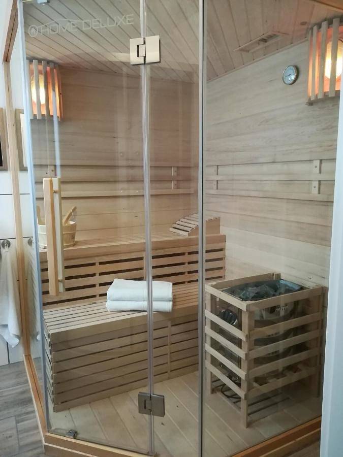 Ferienwohnung für 8 Personen, mit Balkon und Terrasse sowie Garten und Sauna in Trendelburg