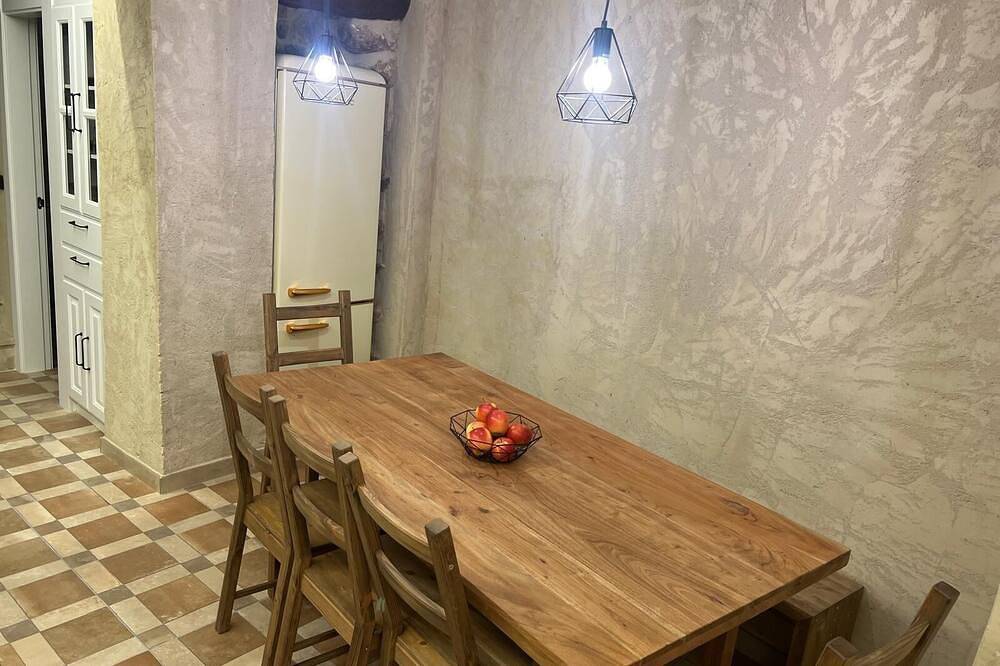 Casa Raquel Montanejos con capacidad para diez personas. in Montanejos, Provincia de Castellón