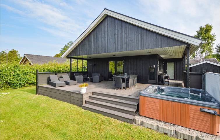Ferienhaus für 8 Personen, mit Terrasse und Garten