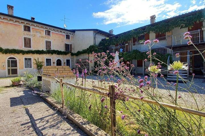 Agriturismo per 6 persone, con giardino e piscina nonché idromassaggio in Volta Mantovana