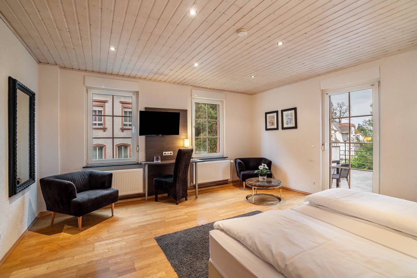 Ganze Wohnung, Ferienwohnung Luise" mit privater Terrasse, Balkon und Wi-Fi in Bad Bergzabern, Südliche Weinstraße