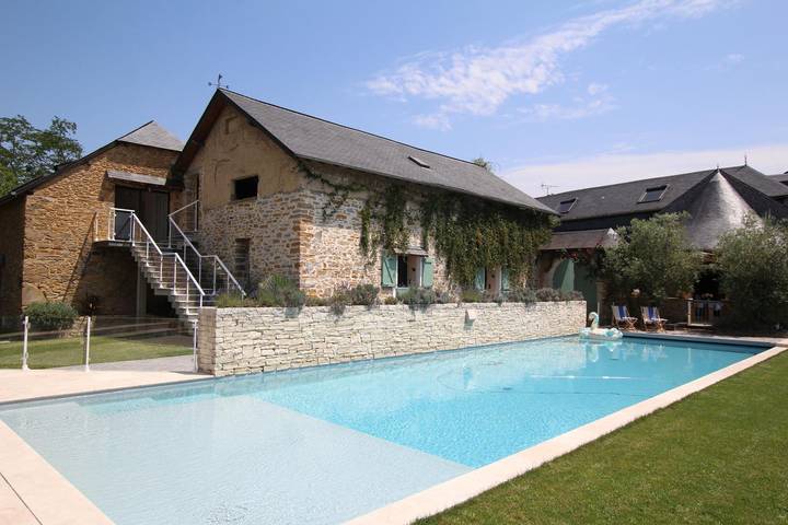 Chambre d’hôte pour 2 personnes, avec Terrasse ainsi que Jardin et Piscine à Lasseube