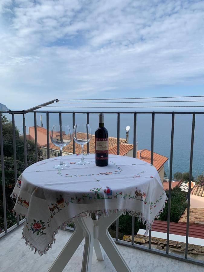 Casa vacanza per 4 persone, con Balcone e Terrazza nonché Panorama a Sant'Ambrogio