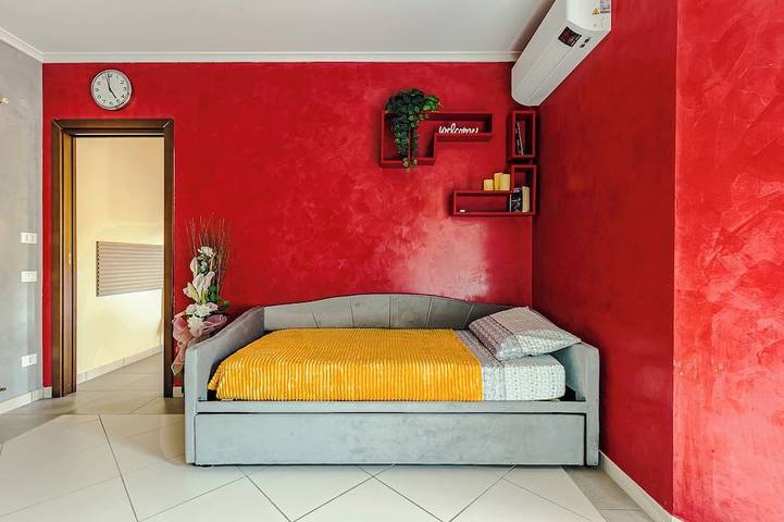 Ganze Wohnung, Complete and fully equipped, lively and colorful apartment in the center of the city. in Fiumicino, Rom Provinz