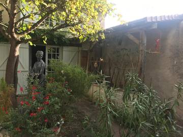 Gîte pour 2 personnes, avec vue et jardin à Descartes