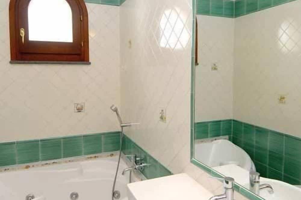 Apartamento entero, La abuela Anna en Ravello con terraza con vista al mar adecuada para familias in Costa Amalfitana